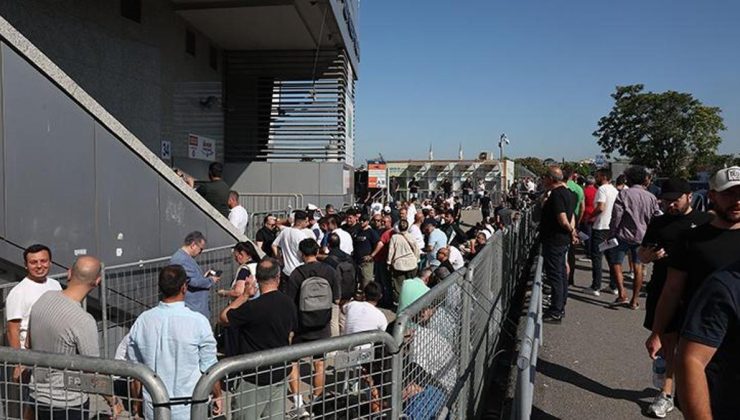 Fenerbahçeli taraftarların kombine kart kuyruğu!