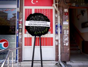 Kadın Emekçileri Platformu’ndan CHP’ye siyah çelenk