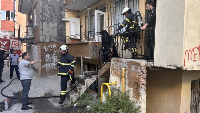 Samsun’da bir binada çıkan yangında 4 kişi dumandan etkilendi