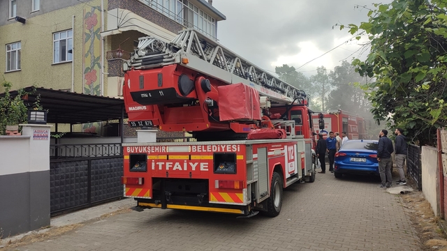 Samsun’da evde çıkan yangında 5 kişi dumandan etkilendi