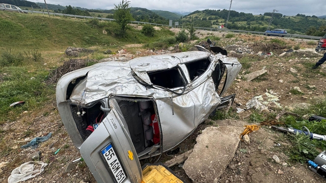 Samsun’da şarampole devrilen otomobildeki 4 kişi yaralandı