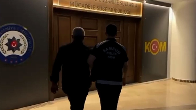 Sınava kopya düzeneğiyle giren şüpheli ile yardımcısı yakalandı