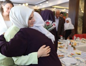 Bakan Göktaş, şehit ailelerine Terörsüz Türkiye’yi anlattı