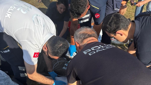 Boğulma tehlikesi geçiren 4 kişiyi vatandaşlar kurtardı