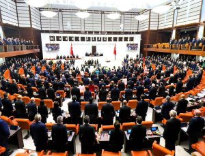 Dini değerlere hakarete karşı kanun teklifi! Kamuoyunun gözü Meclis’te