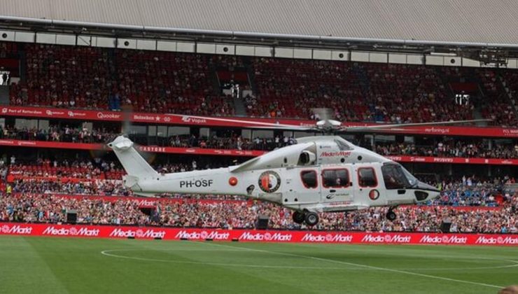 Eşi benzeri olmayan transfer gösterisi! Helikopterle sahaya indiler