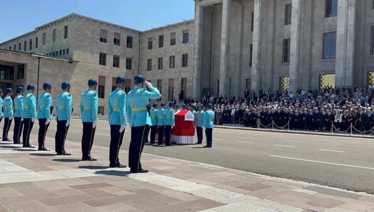 Eski CHP Genel Başkanı Öymen için TBMM’de tören