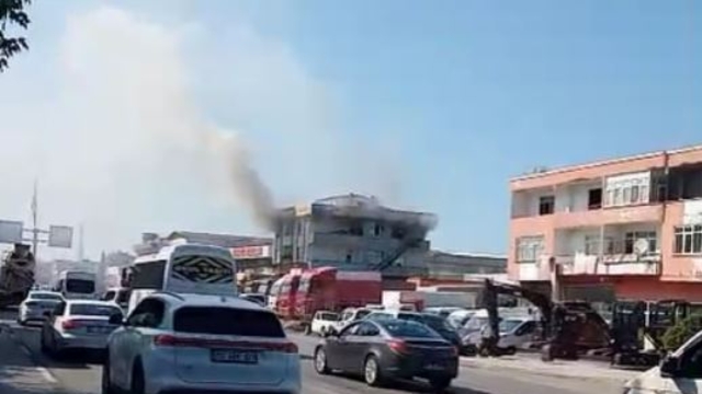 Evde çıkan yangında mahsur kalan kişi kurtarıldı