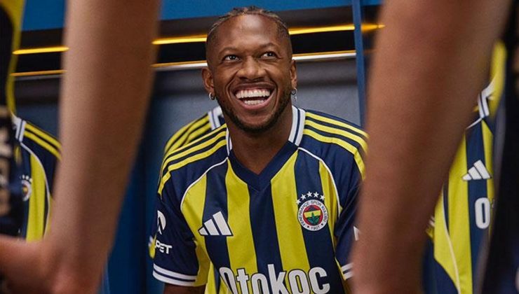 Fenerbahçe yeni sezonun formalarını tanıttı