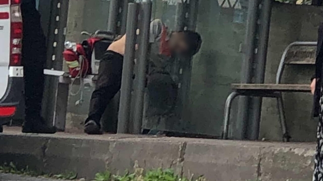 Hastaneden çıktıktan sonra otobüs durağında yığılıp hayatını kaybetti