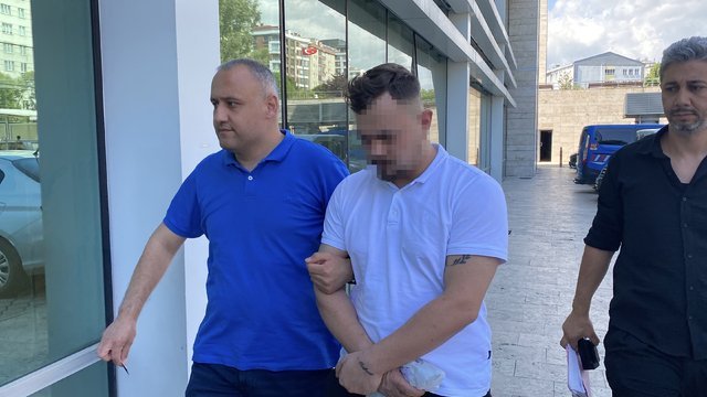 Husumetlisini parkta bıçakla yaraladı