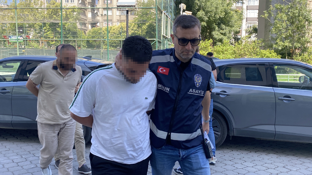 İş yerinde 2 kişinin yaralandığı silahlı saldırı kamerada (2)