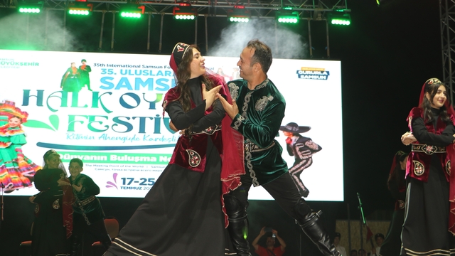 Samsun’da 10 yıl aradan sonra ‘Uluslararası Halk Oyunları Festivali’ başladı