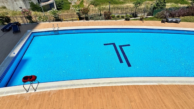 Samsun’da akülü arabasıyla havuza düşen 4 yaşındaki çocuk boğulma tehlikesi geçirdi