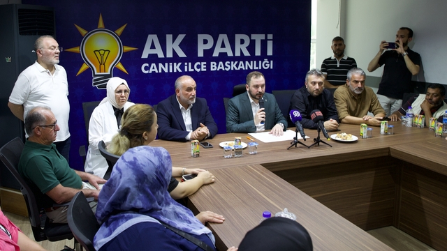 Samsun’da  “Terörsüz Türkiye”ye destek amacıyla vatandaşlara Türk bayrağı dağıtıldı