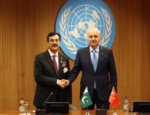 TBMM Başkanı Kurtulmuş, Pakistan Senatosu Başkanı Gilani ile görüştü