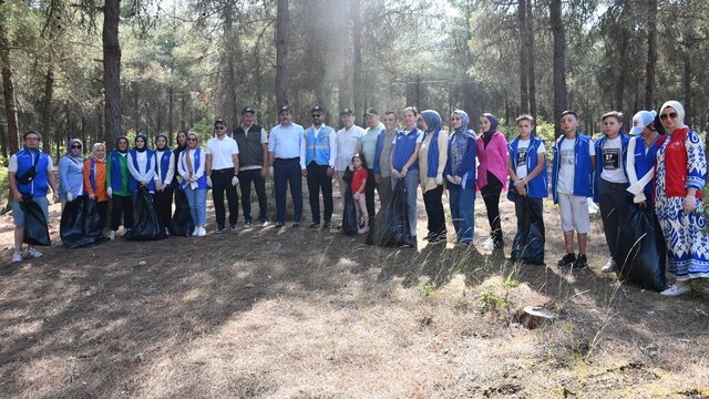 Vezirköprü’de ormanlık alanlarda yangın riskine karşı doğa temizliği yapıldı