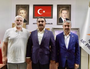 Yeniden Refah’ta bir istifa daha! Yeni partisinin rozetini taktı