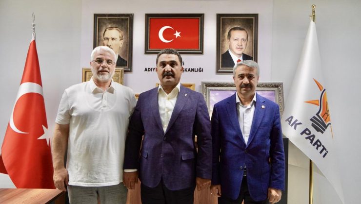 Yeniden Refah’ta bir istifa daha! Yeni partisinin rozetini taktı