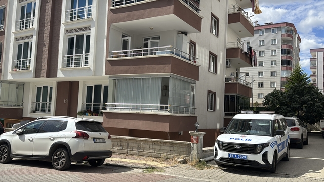 Perde takarken 3’üncü kattan düşen üniversite öğrencisi yaralandı