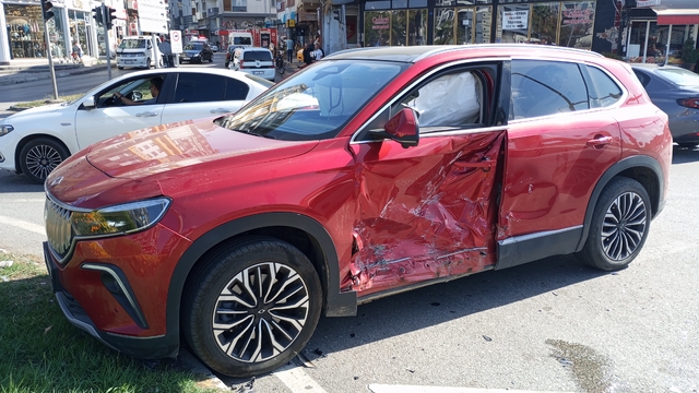 Samsun’da cip ile otomobilin çarpıştığı kazada 4 kişi yaralandı