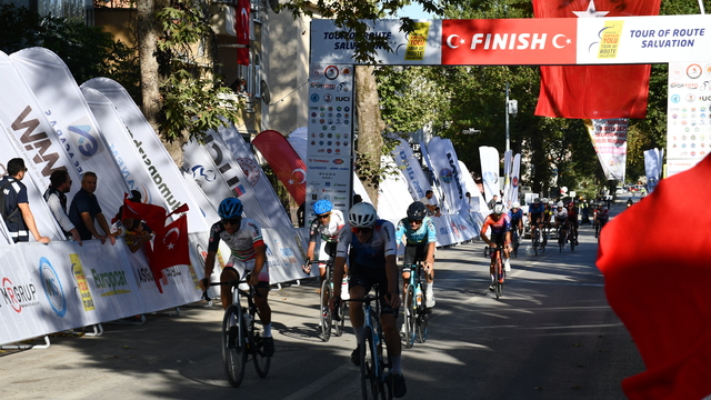 Samsun’da düzenlenen 3. Uluslararası Kurtuluş Yolu Bisiklet Turu’nun ikinci etabı tamamlandı