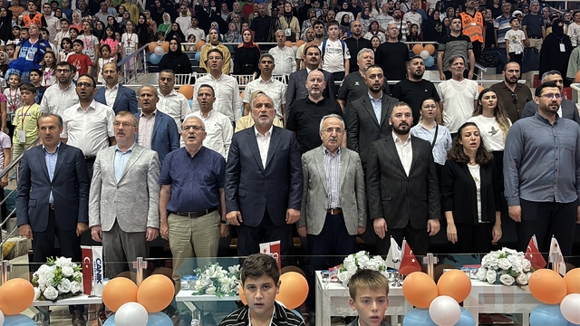 Samsun’da “Haydi Güle Oynaya Camiye Gel” projesi kapsamında 4 bin çocuğa hediye verildi