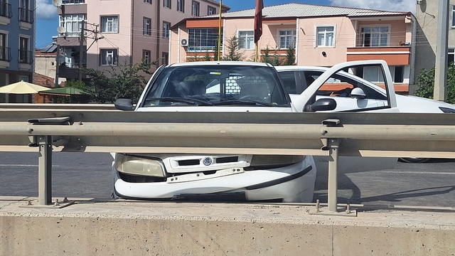 Samsun’da kamyonla çarpışan otomobildeki yolcu yaralandı