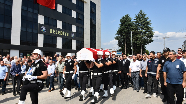 Vefat eden eski CHP Samsun Milletvekili Suat Binici son yolculuğuna uğurlandı
