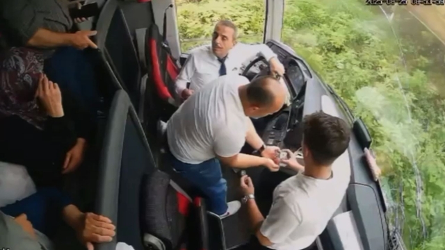 Yolcu otobüsünün çarptığı, 2 kişinin öldüğü kazanın yeni görüntüleri ortaya çıktı