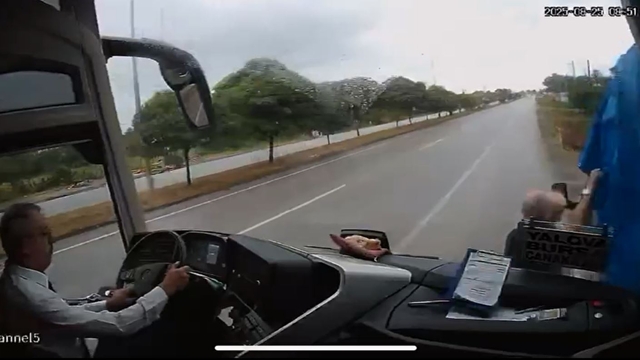 Yolcu otobüsünün kamyonete branda çekenlere çarptığı kazada ölü sayısı 2’ye çıktı