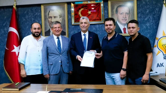 Bakan Bolat’a tescilli Buldan bezinden üretilen gömlek hediye edildi