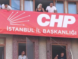CHP’nin Bahçelievler’deki binasına ‘İstanbul İl Başkanlığı’ yazısı asıldı