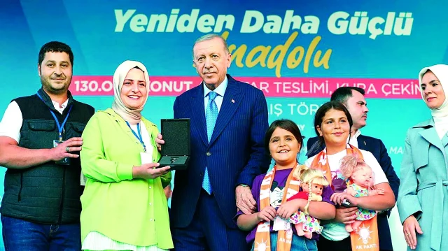 Deprem bölgesinde 300 bininci konut tamam