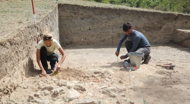 İkiztepe Höyüğü’ndeki kazılarda “hediyeli mezarlar” ortaya çıkarıldı