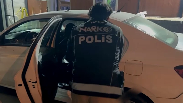 Kiralık otomobille uyuşturucu sevkiyatında baba-oğula gözaltı