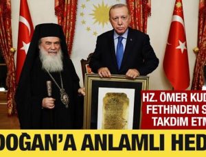 Kudüs Rum Ortodoks Patriği Giannopoulos’tan Cumhurbaşkanı Erdoğan’a anlamlı hediye