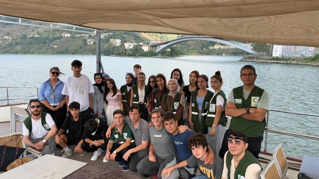 Samsun Yeşilay Şubesi 26 gönüllü öğrenciyle Ayvacık gezisi düzenledi