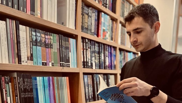 Umut Furkan Çakır’a Mavi Kuş Edebiyat Ödülü: Okurların Oylarıyla Gelen Büyük Onur