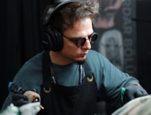 Uluslararası Dövme Sanatçısı Serdar Bölükbaşı, ABD Pazarında Güçlü Bir Profesyonel Profil İnşa Ediyor