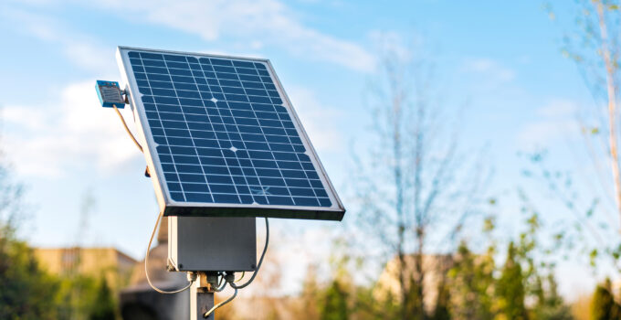 Aydınlatmada Enerji Devrimi: Şebekeden Özgürleşen Güneş Enerjili Sokak Lambaları