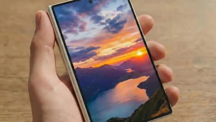 Katlanabilir Ekranlarda Yeni Boyut: Galaxy Z Wide Fold İlk Kez Görüntülendi