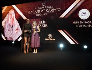 Dijital Eğitimin Yıldızı Elif Öğretmen’e Büyük Ödül