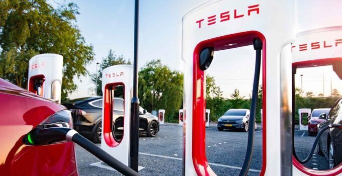 Türkiye’de Elektrikli Ulaşım Maliyetleri Değişiyor: Tesla Şarj Ağına Yeni Düzenleme