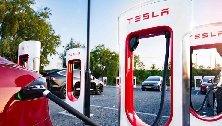 Türkiye’de Elektrikli Ulaşım Maliyetleri Değişiyor: Tesla Şarj Ağına Yeni Düzenleme